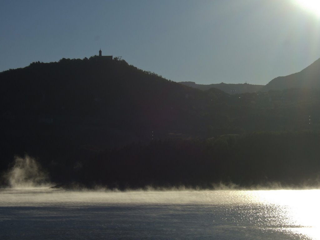 Mattina a Suviana by Lorenzo Gianotti