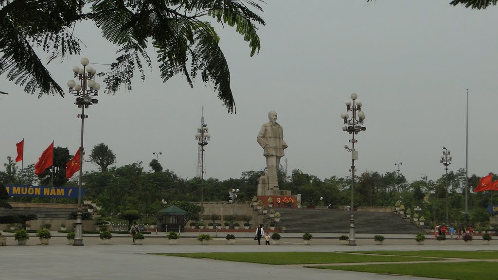 Quảng trường Hồ Chí Minh (tp. Vinh) by Ngọc Viên