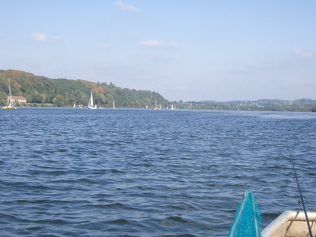 Blick vom Boot in Richtung Heveney by Fredeman Maakoo