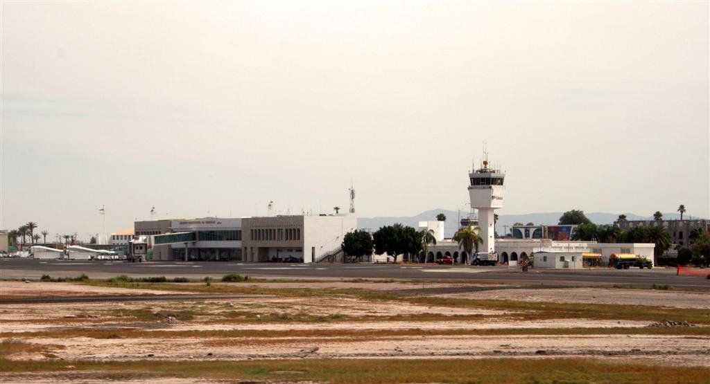 Torreon Airport by Fernando del Real G