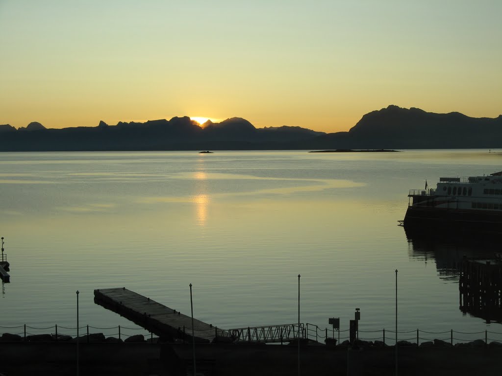 Sunrise near Harstad, September 2008 by CecilieK