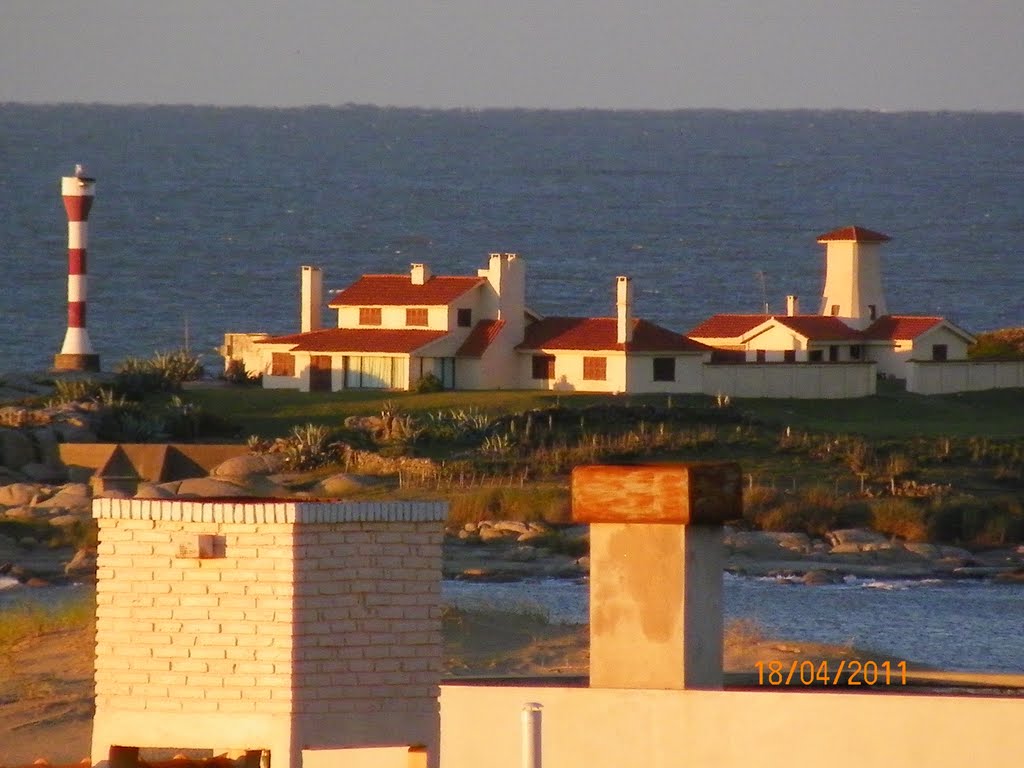 M. Posse..... Faro.. visto desde Palmeras de la Viuda. by Martin Posse