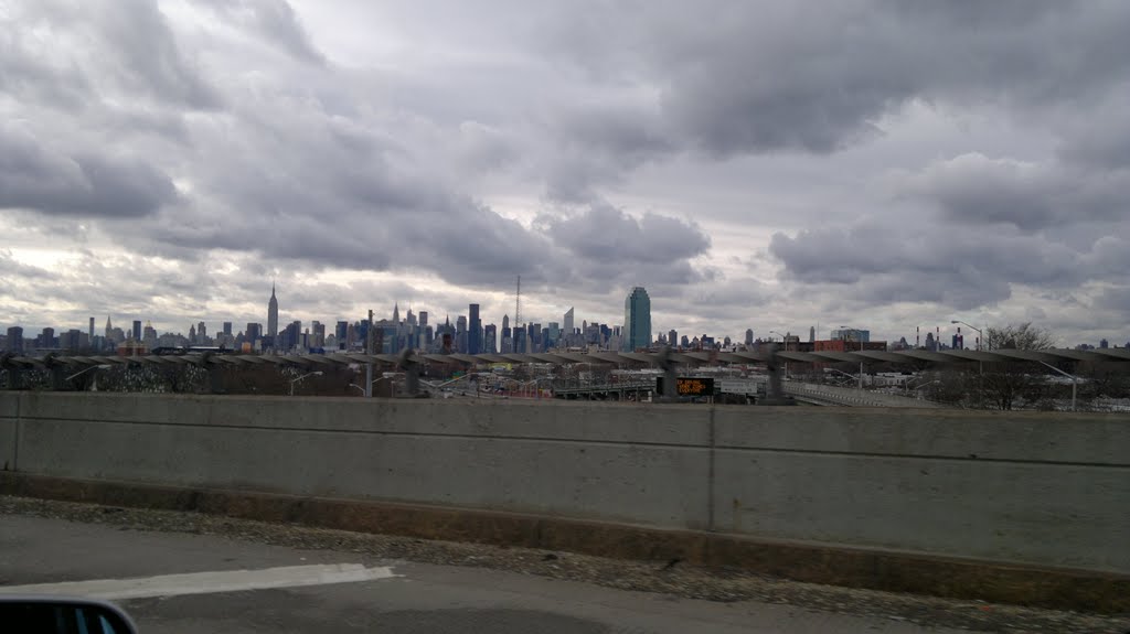 Manhattan Skyline from the Triboro Bridge by g.mario