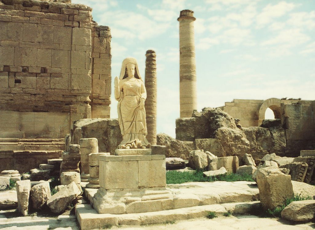 Irak - Temple of Hatra by jerzyt21