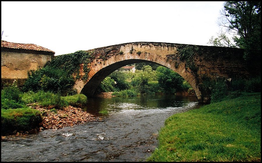 Puente de Amandi, Villaviciosa. by PAÑEDA