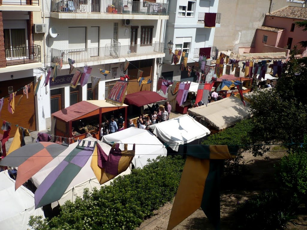 EL MERCADILLO DESDE LO ALTO by Revoltosa