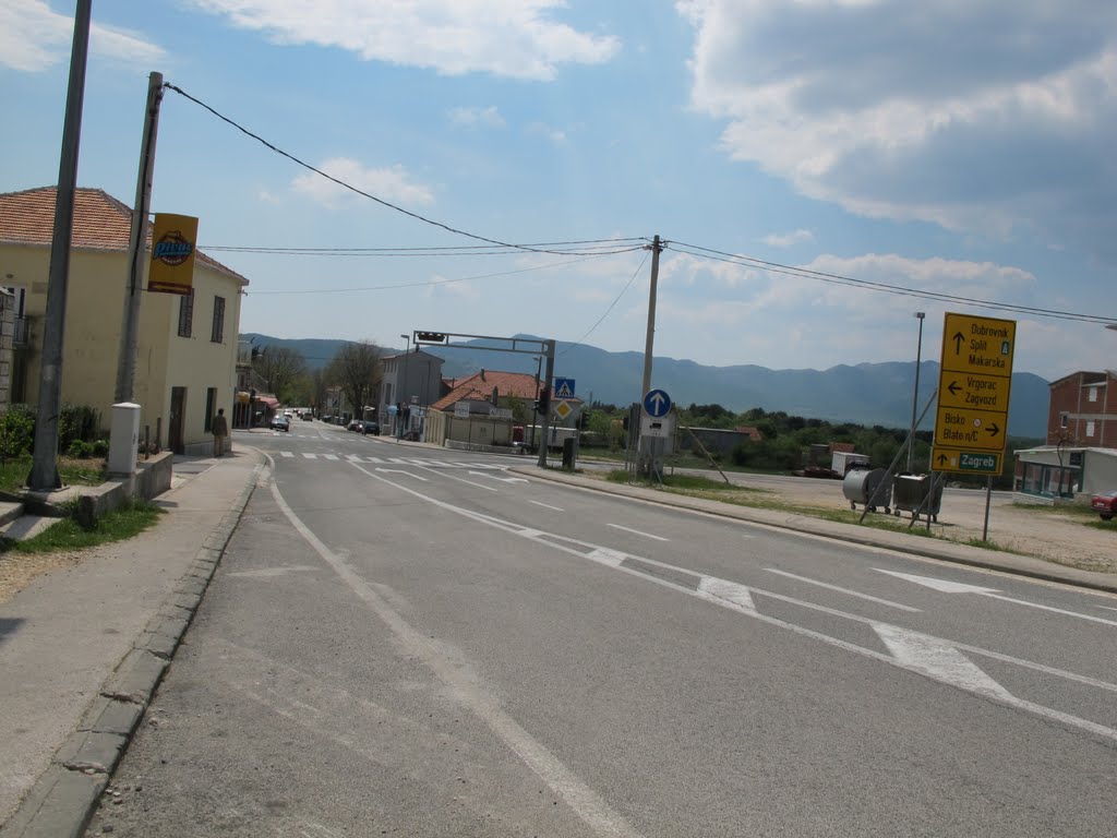 The crossroads in Šestanovac 2011 by klimajajac