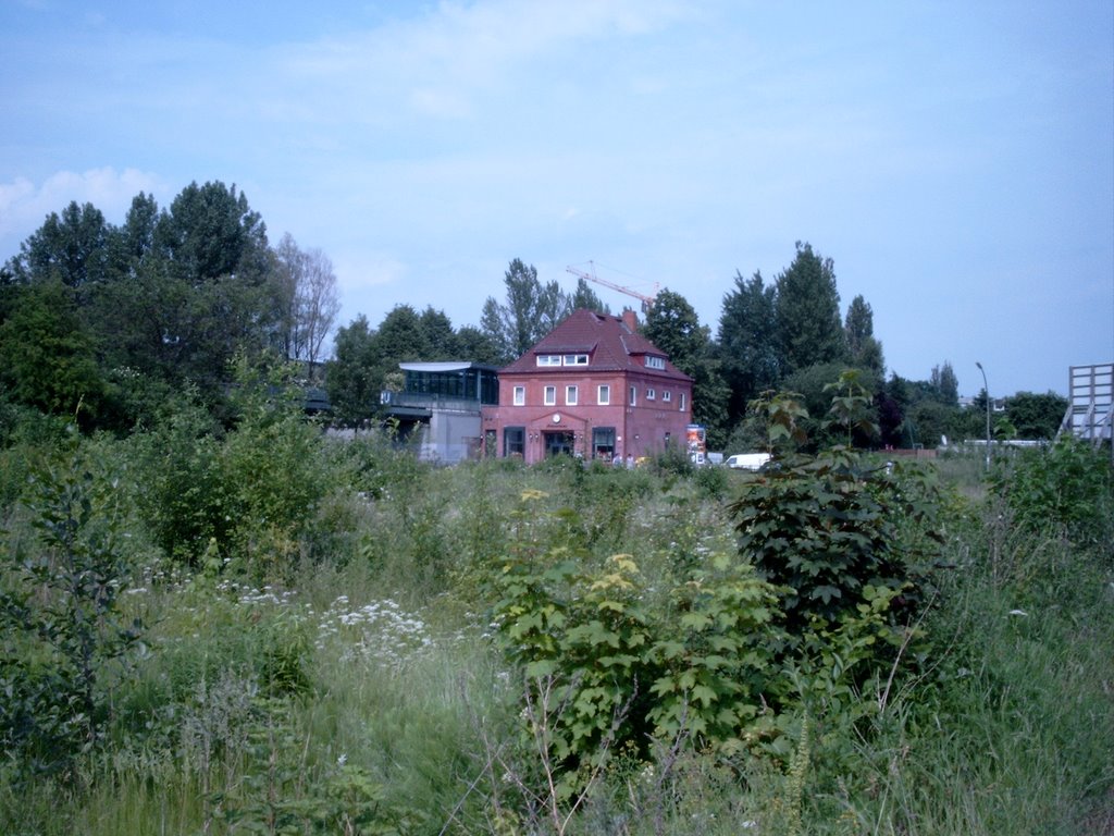 Bahnhof Trabrennbahn(Farmsen) by WoCaMa