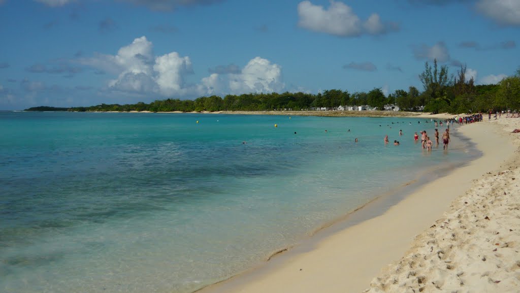 Plage du Souffleur à Port-Louis (Guadeloupe) by Naru Kenji