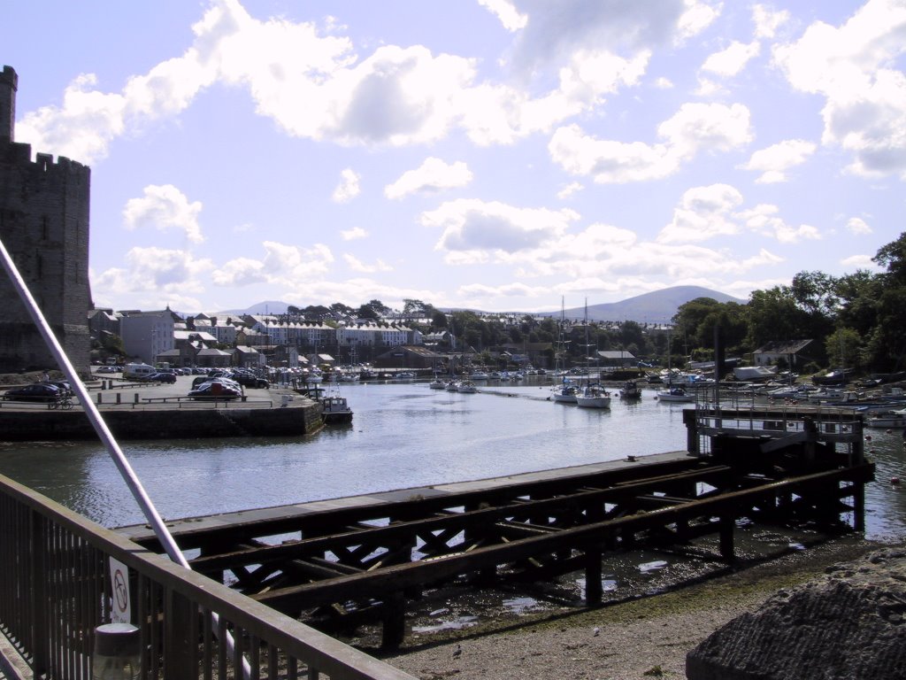 Blick auf den Hafen von Caernarfon by Jochen Bender