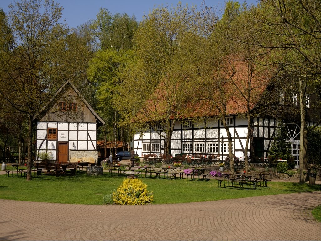 Backhaus und Gastgarten im Gastlichen Dorf by Handie