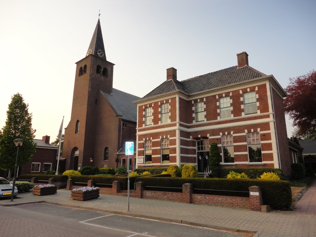 Kerk en voormalige Pastorie Woensdrecht by © rdnjc