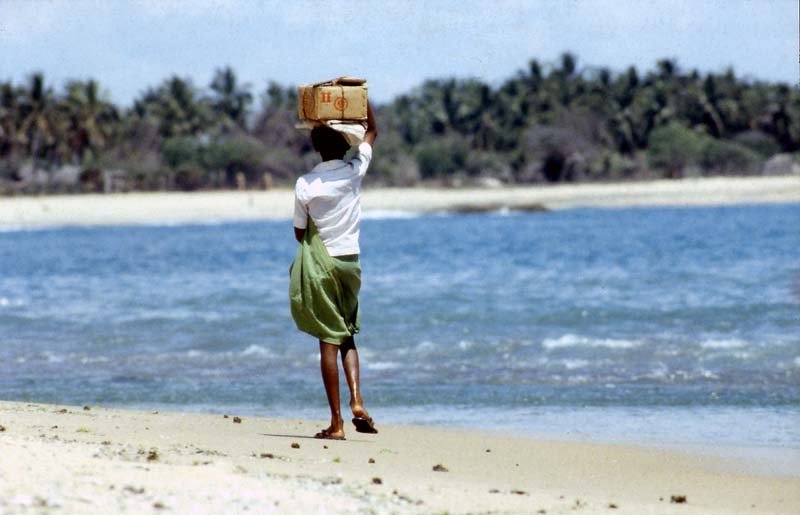 Arugambay - Sri Lanka - 1983 by Ole Holbech