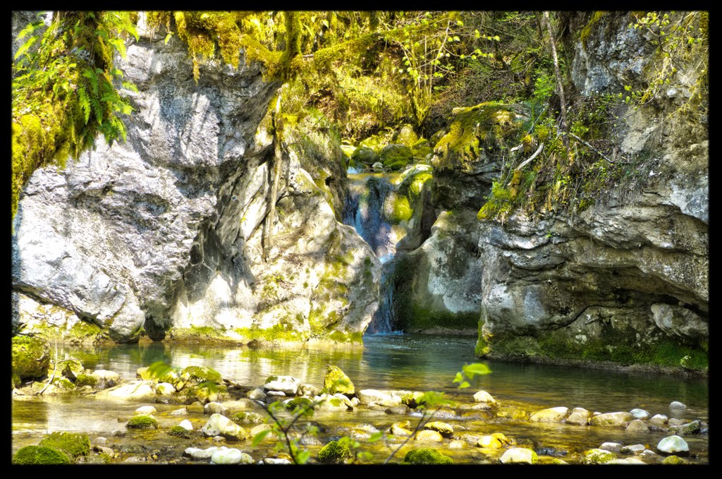 Petite cascade du moulin by max39