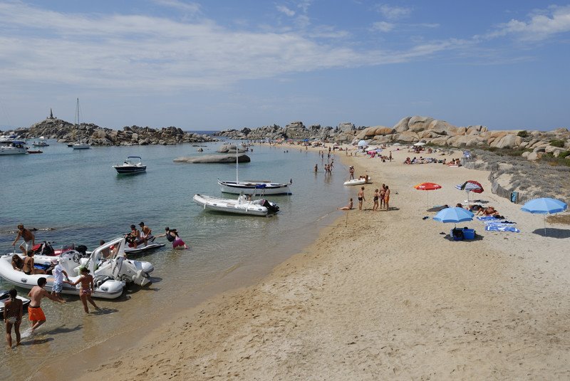 Spiaggia di Lavezzi by Alberto Belluschi