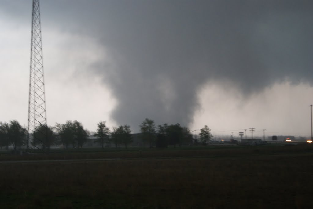 Tornado near Litchfield, IL by dccoulthard