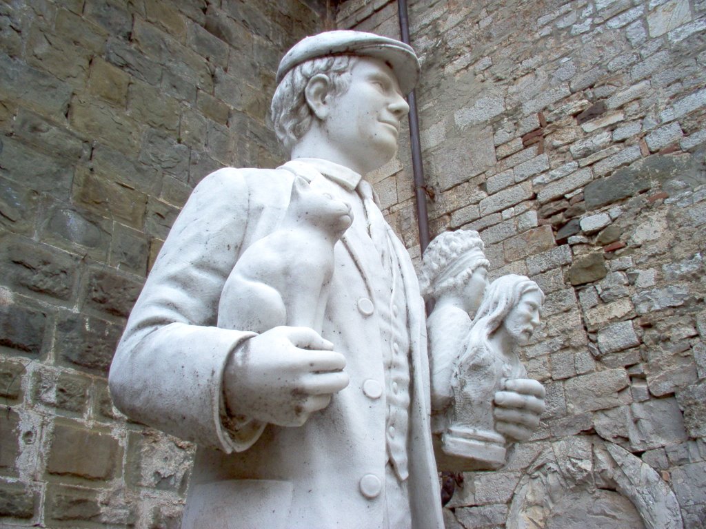 Coreglia Antelminelli(Lucca).Il monumento al figurinaio lucchese nel mondo/The monument dedicated to the sellers of the statuettes. by Landi Paolo (brezza)