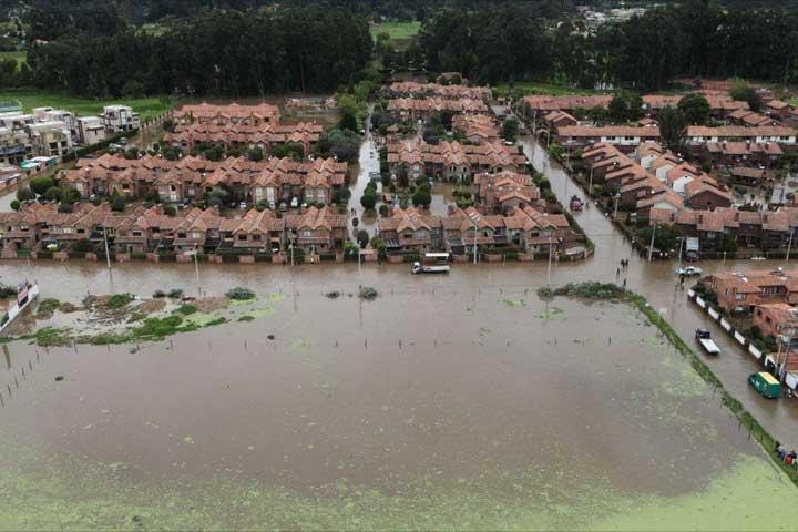 Desbordamiento Río Frío - Chía (tomada de: eltiempo.com) by Fladruin