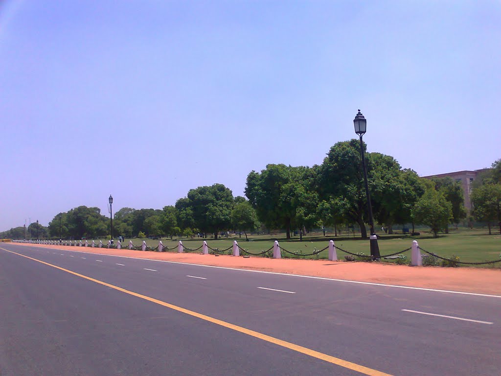 Lawns at Rajpath by suchitaxaxa