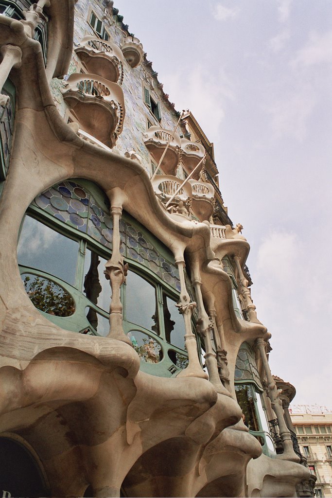 Casa Gaudi by lorenaetrafa