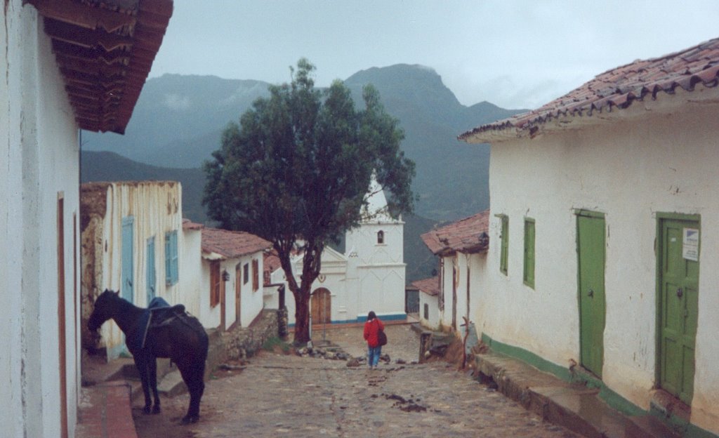 Rue principale du village de Los nevados by lorenaetrafa