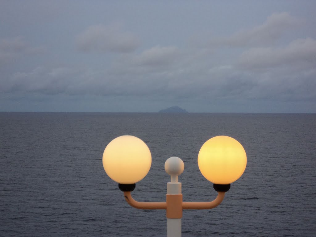 Redonda, vista de Antígua by RNLatvian