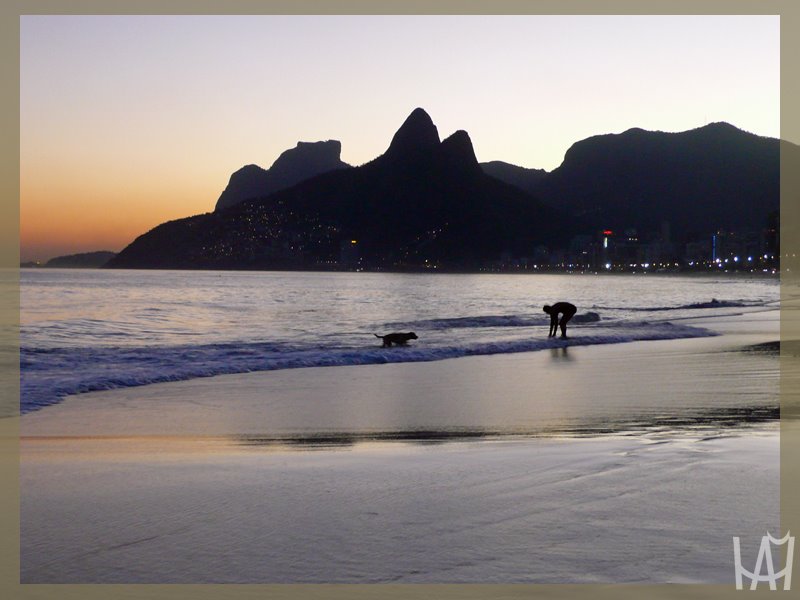 Ipanema at night by Nyespictures