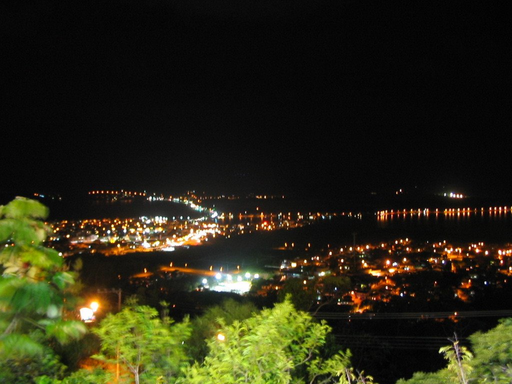 Morro da Lagoa à noite by Eduardo Valim