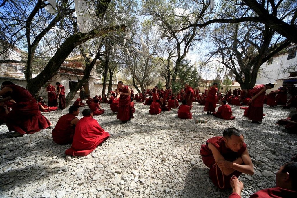 Sera monestry debating monks by Erik Uebel