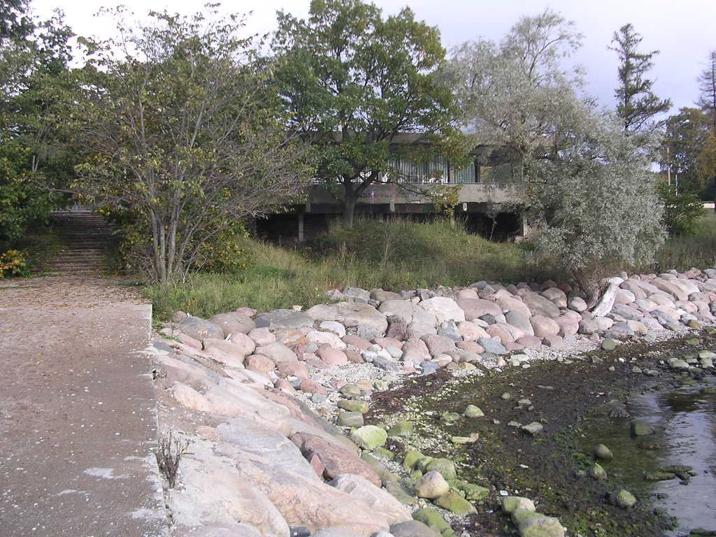 Merivälja bus stop, from the quay by Aulo Aasmaa