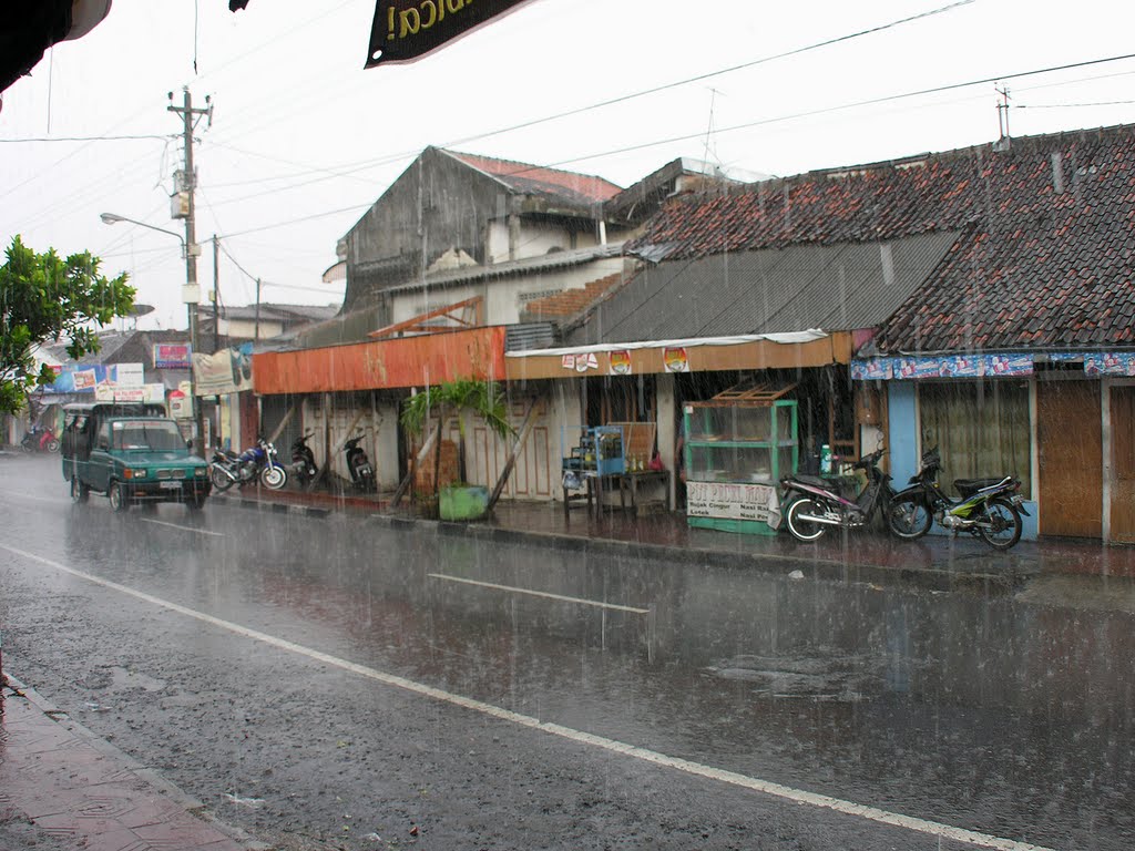 Ngasem street at rain by IPAAT