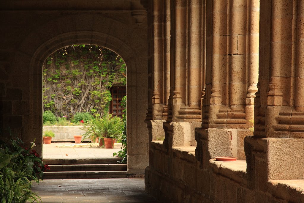 Claustro del Conventual by Tomás Mazón