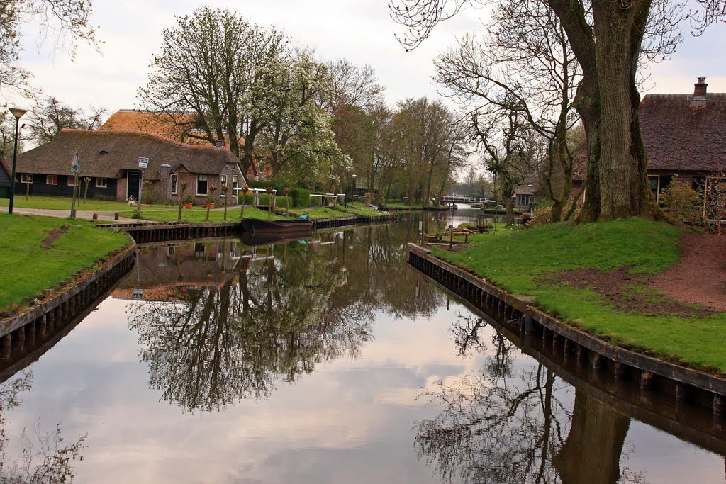 Dwarsgracht by Henk Maurer