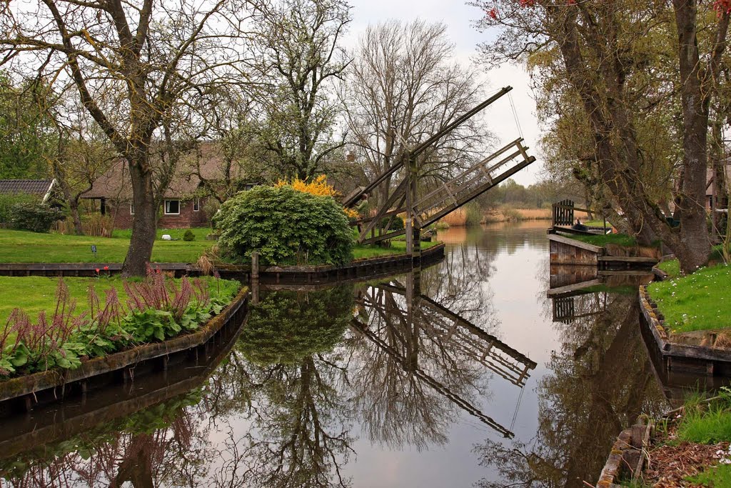 Dwarsgracht, drawbridge by Henk Maurer