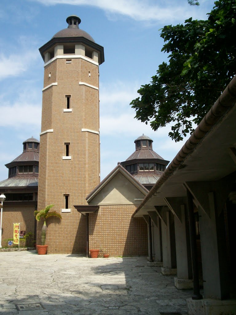 Urasoe's Art Museum - 浦添市美術館 by pyama