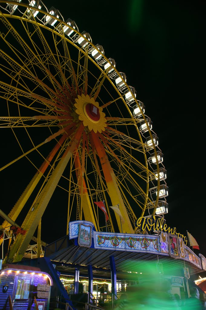 Hamburger Dom bei Nacht by C. M.