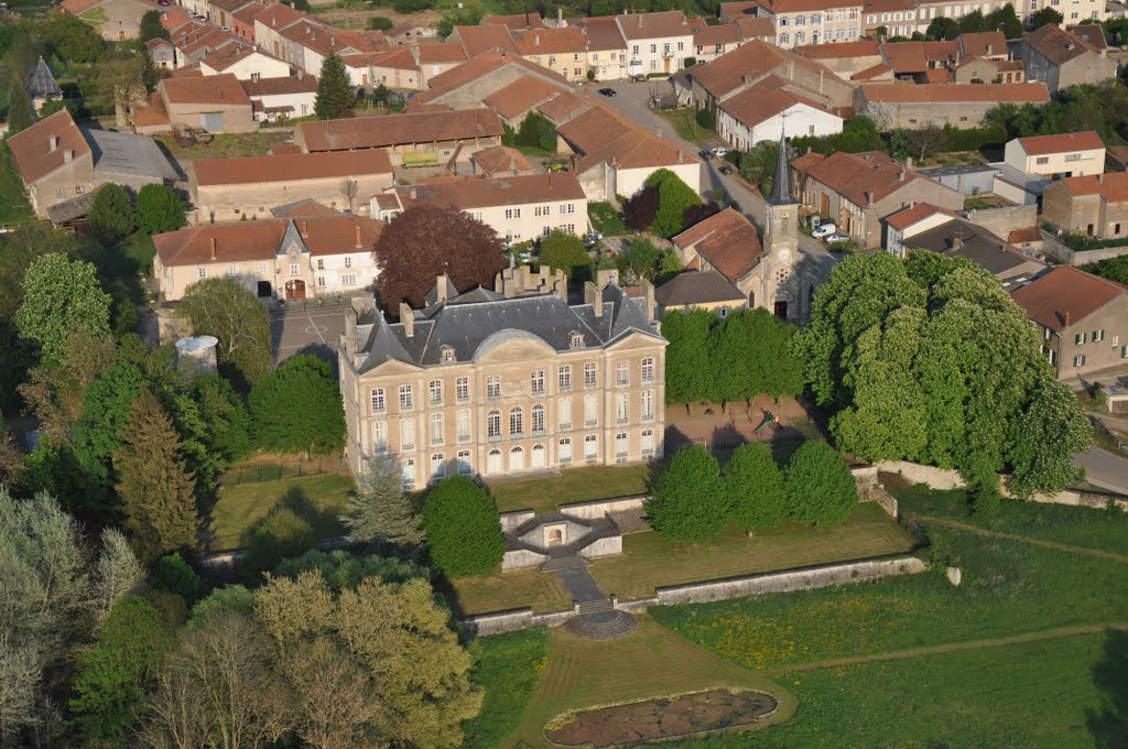 Château d'Aulnois-sur-Seille by N. Guirkinger