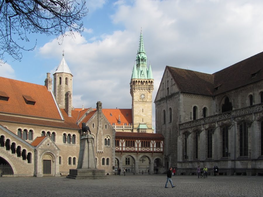 Burgplatz mit Rathaus by Chris1970