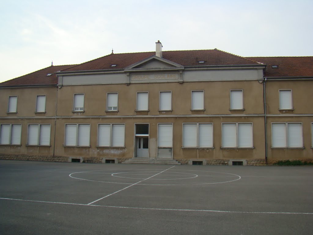 Batiment du Groupe Scolaire de Rougemont ( 25680 ) 23 Avril 2011. by Stanislas St Pons de la Jonguière