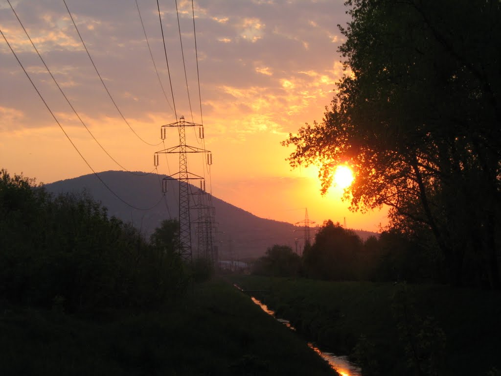 Electric transmission line by Mabruka