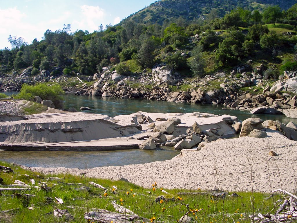 San Joaquin River at end of Millerton Lake, Ca by travelwithpavel.com