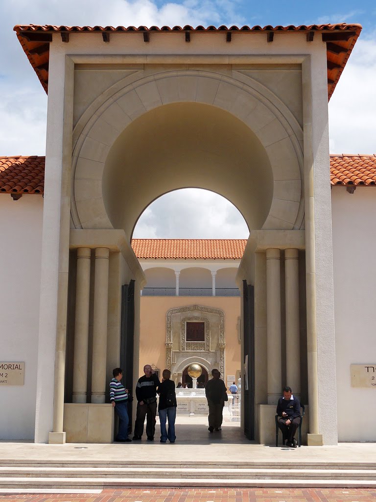 Ralli Museum entrance 2 by CarmelH