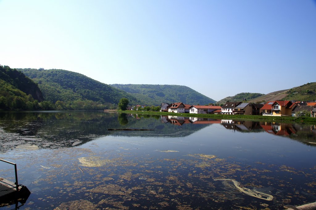 Vom Stauwerk ins Nordpfälzer Bergland gesehen, der hinterste ist der Lemberg by wolfbam