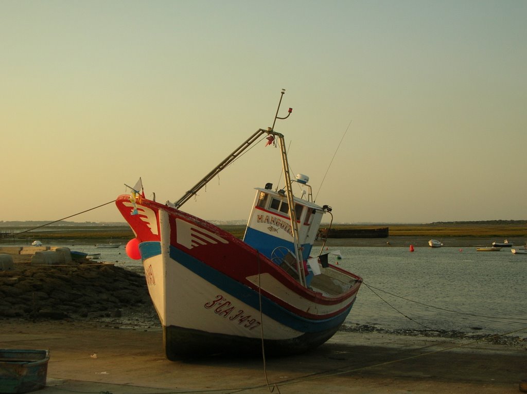 Barco pesquero by Carlos Ruiz