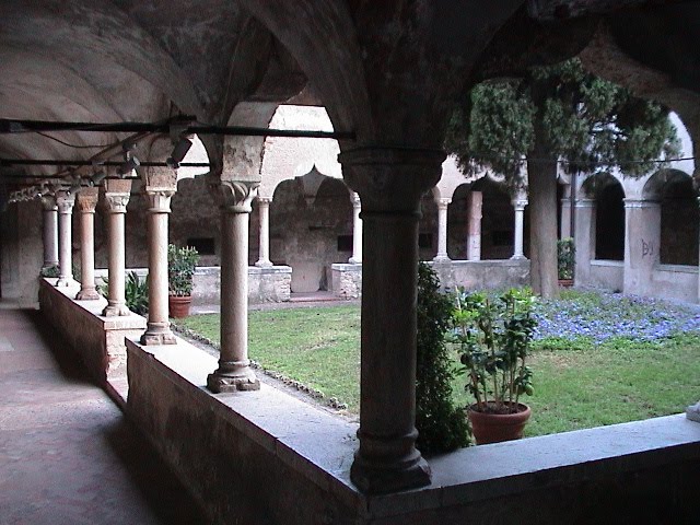 Gargnano Kreuzgang im Franziskanerkloster by Contessa