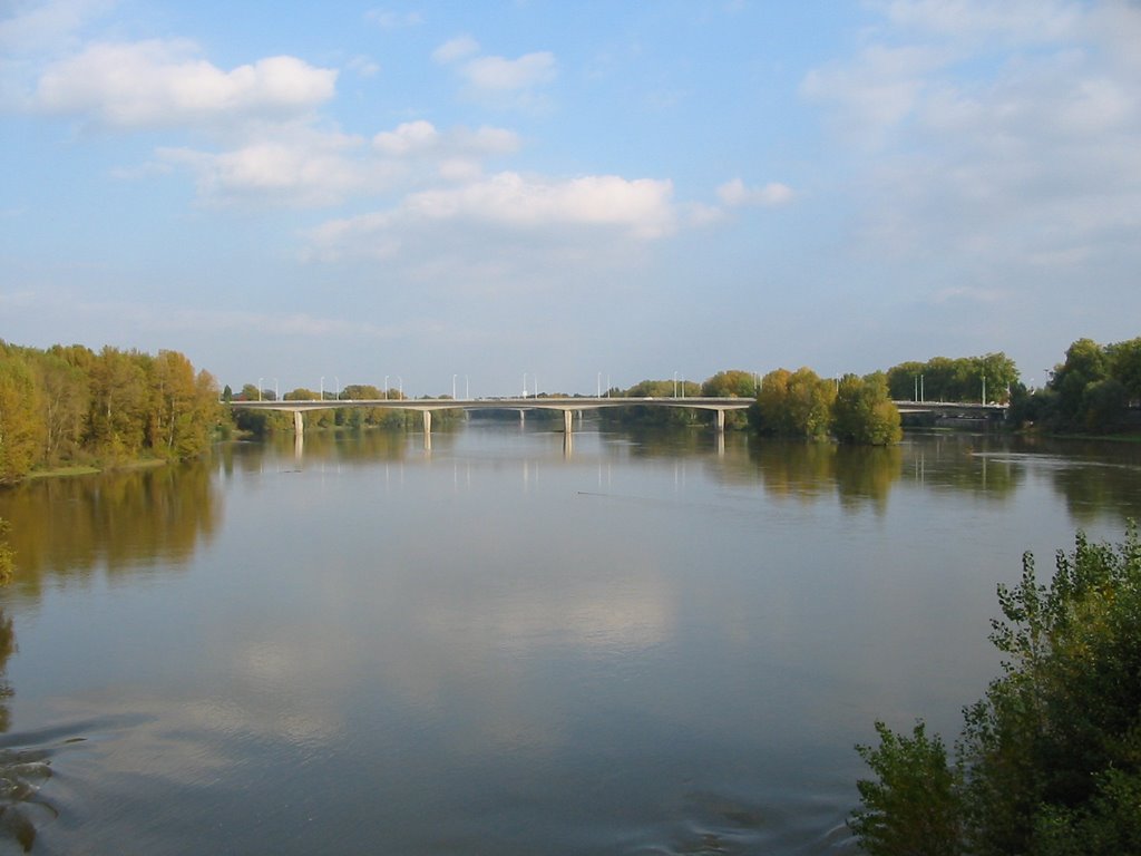 Tours - Le pont Mirabeau vu depuis le Pont de Fil by Athanasius Clay