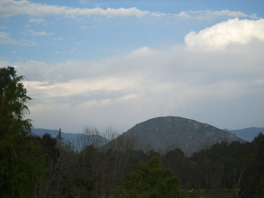 Cerros de Pan de Azúcar desde el Cementerio Parque de Coquimbo by Seba Flores