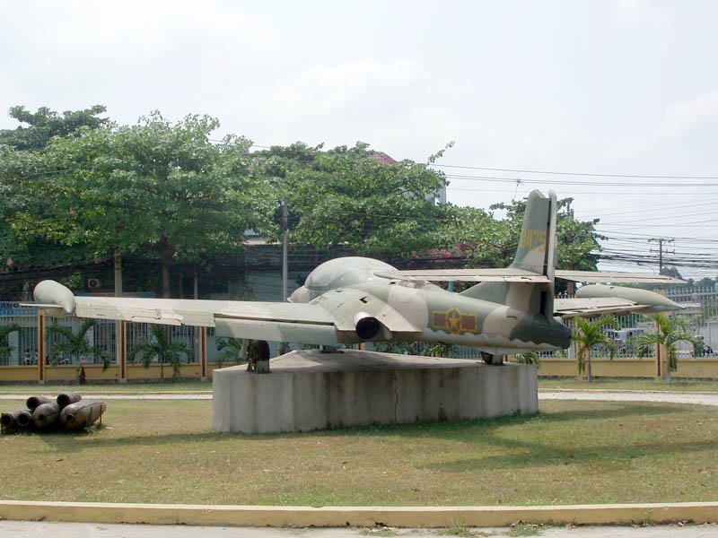 A-37 No.0475 VNAF (This bomber flown by Tu De, on 28/04/1975, dropped the fights bombs on the haroical Tansonnhat battle). by Vietnam - Paracels