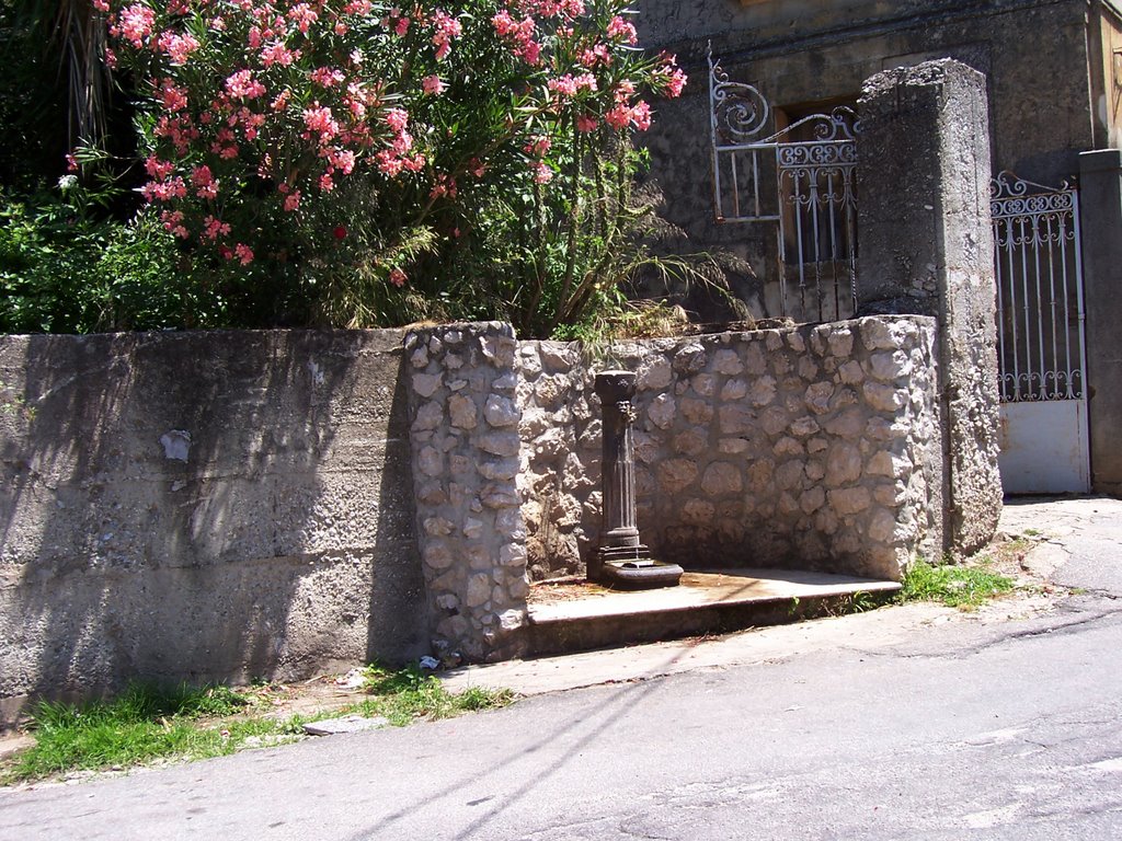 Fontana Piazza Buda by Mimmo Sirignano