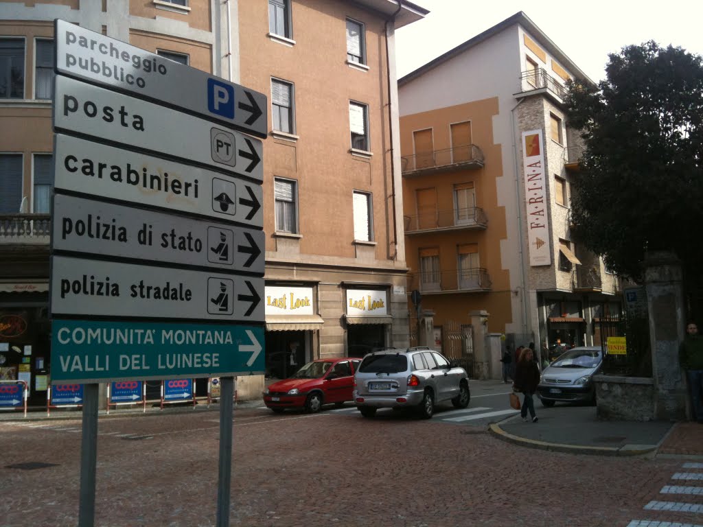 Markt in Luino by Simon Wüllhorst